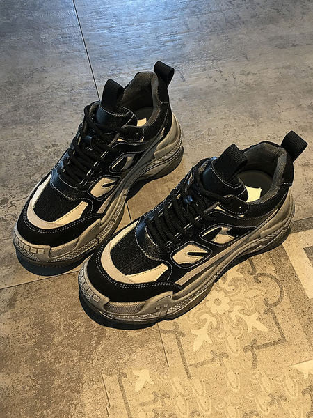 Γυναικεία αθλητικά παπούτσια με κορδόνια σε δύο χρώματα