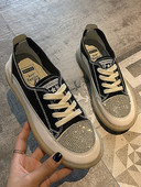 Γυναικεία αθλητικά παπούτσια με διακοσμητικές πέτρες και κορδόνια