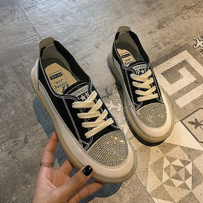 Γυναικεία αθλητικά παπούτσια με διακοσμητικές πέτρες και κορδόνια