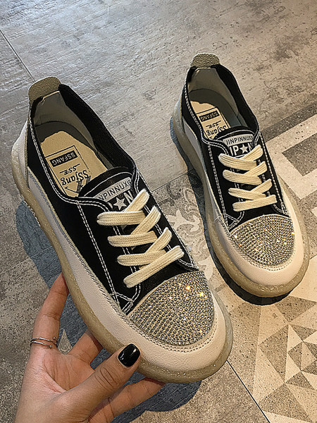 Γυναικεία αθλητικά παπούτσια με διακοσμητικές πέτρες και κορδόνια