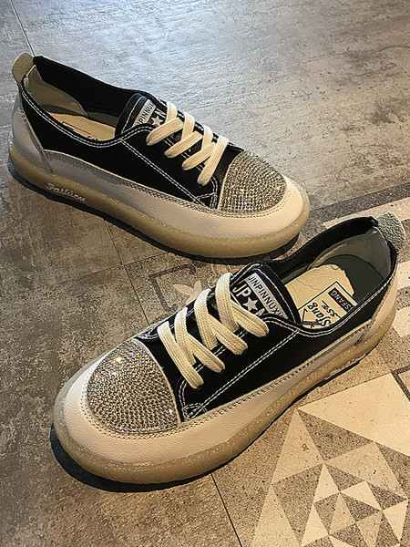 Γυναικεία αθλητικά παπούτσια με διακοσμητικές πέτρες και κορδόνια