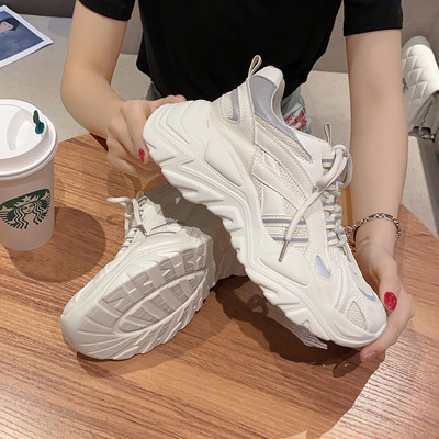 Γυναικεία αθλητικά παπούτσια με ανοιξιάτικα με τραχιά σόλα και κορδόνια