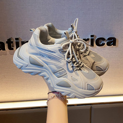 Γυναικεία αθλητικά παπούτσια με ανοιξιάτικα με τραχιά σόλα και κορδόνια