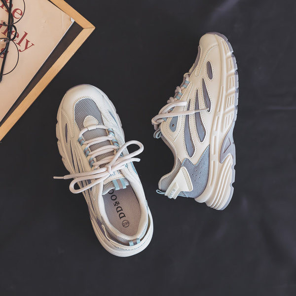 Γυναικεία αθλητικά παπούτσια σε τρία χρώματα με κορδόνια