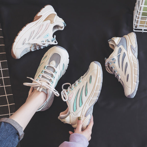 Γυναικεία αθλητικά παπούτσια σε τρία χρώματα με κορδόνια