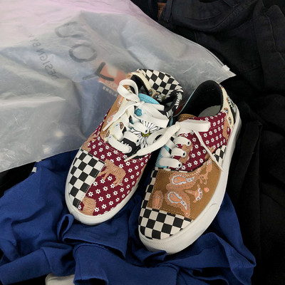 Γυναικεία χρωματιστά αθλητικά παπούτσια  με επίπεδη σόλα και κορδόνια