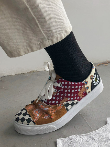 Γυναικεία χρωματιστά αθλητικά παπούτσια  με επίπεδη σόλα και κορδόνια