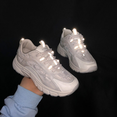 Γυναικεία αθλητικά παπούτσια κατάλληλα για το καλοκαίρι σε λευκό χρώμα με κορδόνια