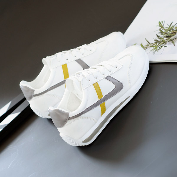 Μοντέρνα αθλητικά παπούτσια από δέρμα eco με κορδόνια