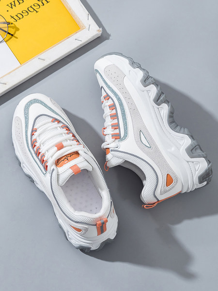 Νέο μοντέλο γυναικεία αθλητικά παπούτσια  από οικολογικό δέρμα με τραχιά σόλα