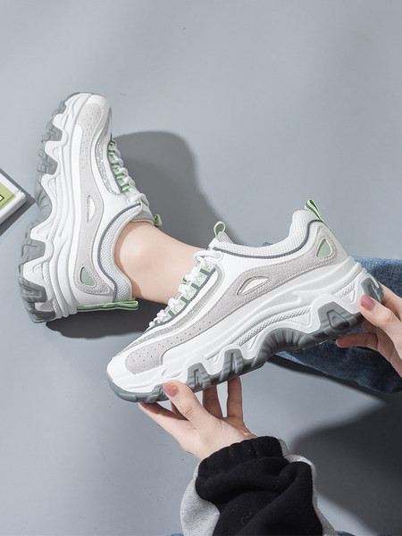 Νέο μοντέλο γυναικεία αθλητικά παπούτσια  από οικολογικό δέρμα με τραχιά σόλα