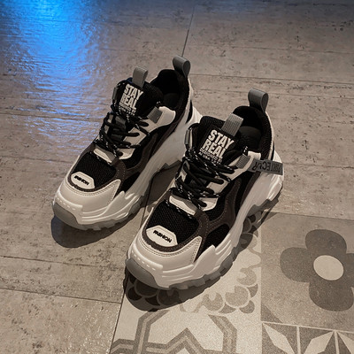 Jauns sieviešu augsto kedu modelis ar raupju zoli