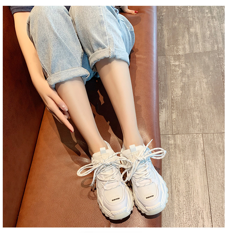 Model nou de adidasi de dama cu talpa aspra cu sireturi