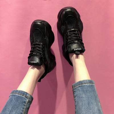 Γυναικεία casual αθλητικά παπούτσια με τραχιά σόλα και επιγραφή