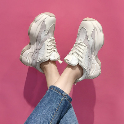 Γυναικεία casual αθλητικά παπούτσια με τραχιά σόλα και επιγραφή