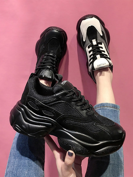 Γυναικεία casual αθλητικά παπούτσια με τραχιά σόλα και επιγραφή