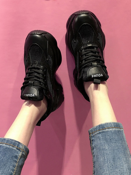 Γυναικεία casual αθλητικά παπούτσια με τραχιά σόλα και επιγραφή