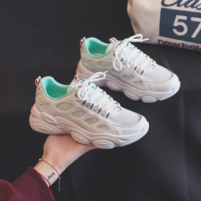 Γυναικεία καλοκαιρινά αθλητικά παπούτσια σε δύο χρώματα με κορδόνια και επίπεδη σόλα