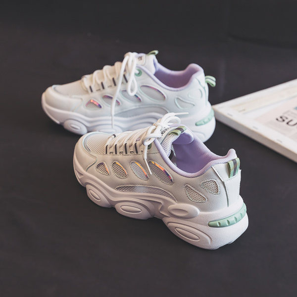 Γυναικεία καλοκαιρινά αθλητικά παπούτσια σε δύο χρώματα με κορδόνια και επίπεδη σόλα