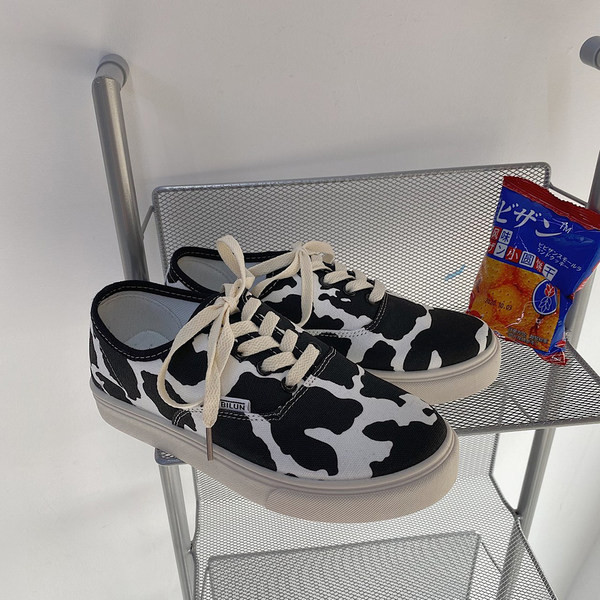 Casual αθλητικά παπούτσια με κορδόνια και επίπεδη σόλα