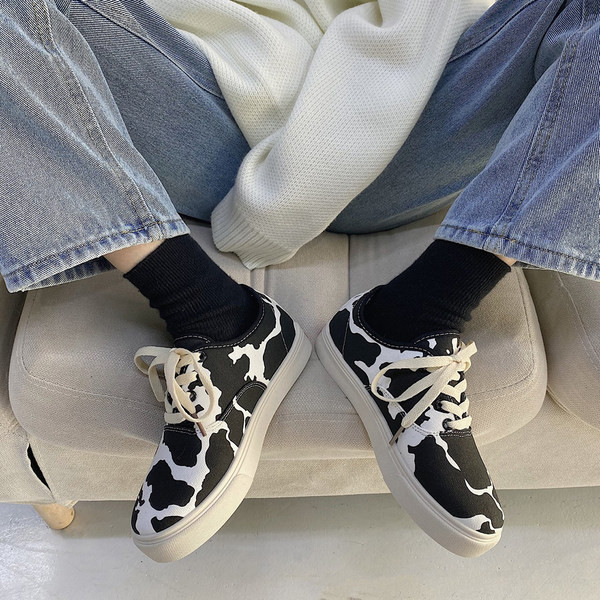 Casual αθλητικά παπούτσια με κορδόνια και επίπεδη σόλα