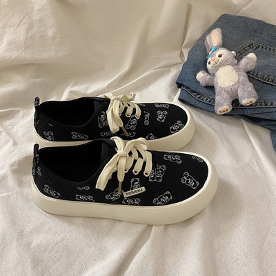 Casual αθλητικά παπούτσια με απλικέ και επίπεδη σόλα