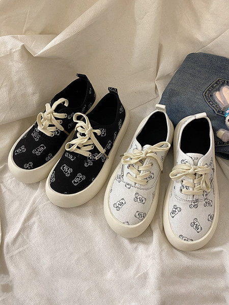 Casual αθλητικά παπούτσια με απλικέ και επίπεδη σόλα