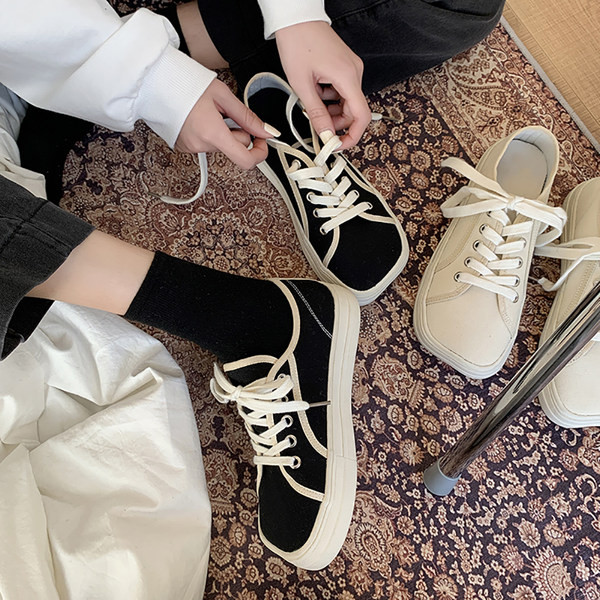 Casual αθλητικά παπούτσια με κορδόνια και επίπεδη σόλα