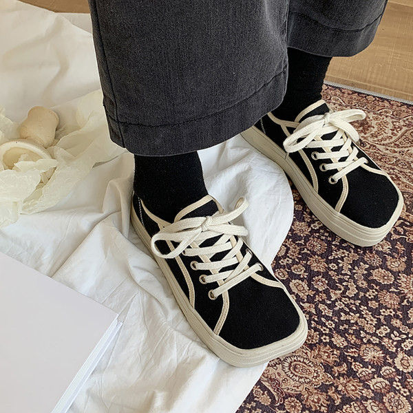 Casual αθλητικά παπούτσια με κορδόνια και επίπεδη σόλα