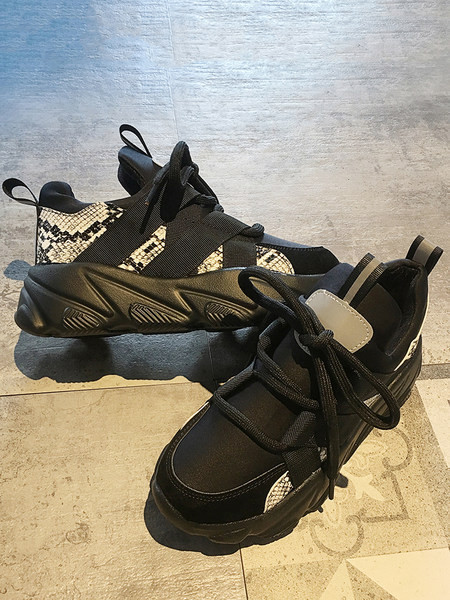 Γυναικεία αθλητικά παπούτσια διάφορα μοντέλα