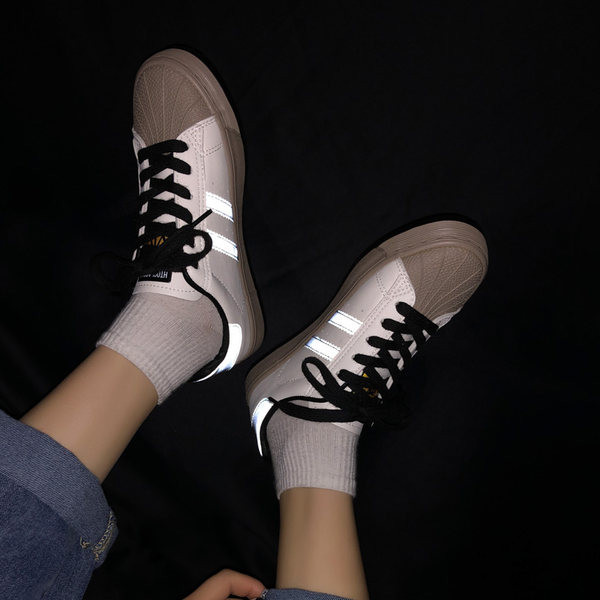 Sieviešu modernas kedas ar plakanu zoli un šņorēm trīs krāsās