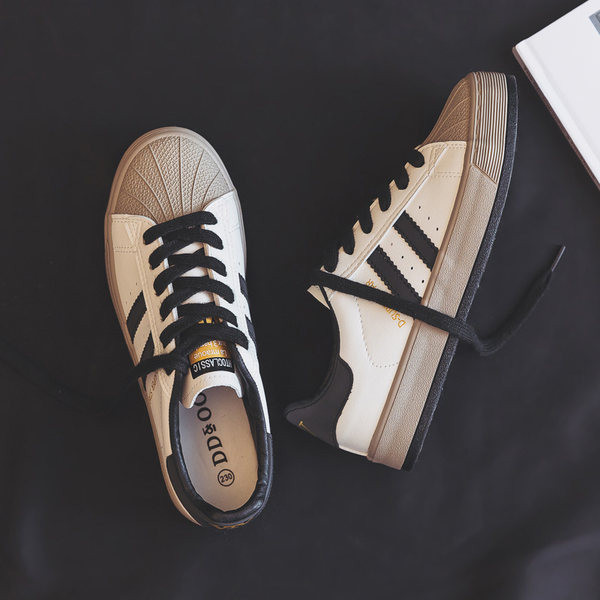 Sieviešu modernas kedas ar plakanu zoli un šņorēm trīs krāsās