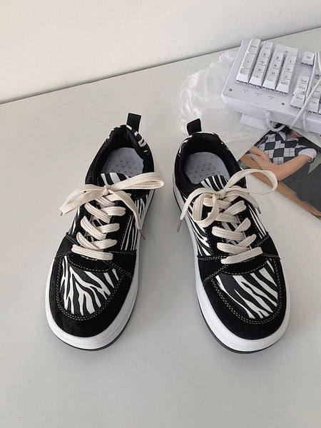 Γυναικεία μοντέρνα αθλητικά παπούτσια με κορδόνια και άνιμαλ πριντ