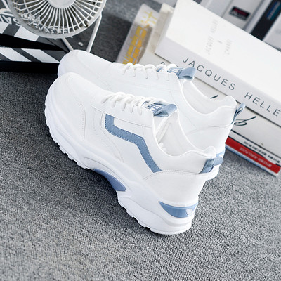 Γυναικεία αθλητικά παπούτσια από οικολογικό δέρμα με τραχιά σόλα