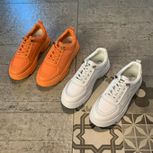 Νέο μοντέλο γυναικεία αθλητικά παπούτσια με κορδόνια και επίπεδη σόλα σε λευκό και πορτοκαλί χρώμα