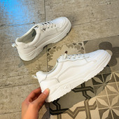 Νέο μοντέλο γυναικεία έκο δερμάτινα αθλητικά παπούτσια με κορδόνια και επίπεδη σόλα σε λευκό χρώμα