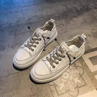 Γυναικεία αθλητικά παπούτσια από οικολογικό δέρμα με επιγραφή