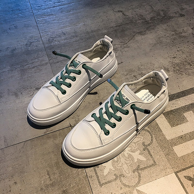 Γυναικεία αθλητικά παπούτσια από οικολογικό δέρμα με επιγραφή