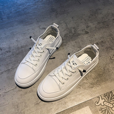 Γυναικεία αθλητικά παπούτσια από οικολογικό δέρμα με επιγραφή