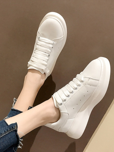 Sieviešu kedas tīrs modelis no eko ādas