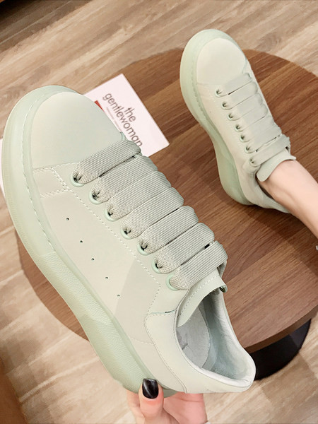 Sieviešu kedas tīrs modelis no eko ādas