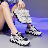 Γυναικεία αθλητικά παπούτσια με τραχιά σόλα και κορδόνια