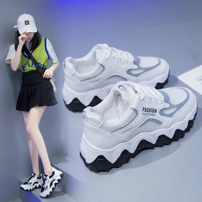 Γυναικεία αθλητικά παπούτσια με τραχιά σόλα και κορδόνια