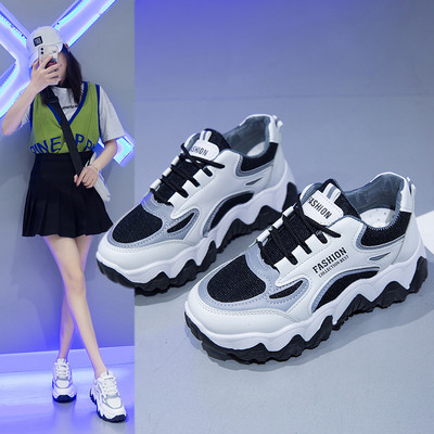 Γυναικεία αθλητικά παπούτσια με τραχιά σόλα και κορδόνια