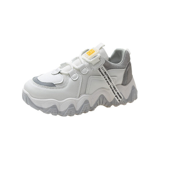 Μοντέρνα αθλητικά παπούτσια με τραχιά σόλα για γυναίκες