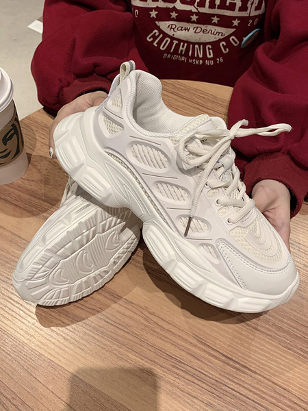 Γυναικεία casual αθλητικά παπούτσια με τραχιά σόλα - σε μαύρο και μπεζ χρώμα