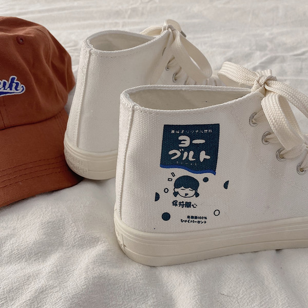 Γυναικεία αθλητικά παπούτσια από ύφασμα με απλικέ και επίπεδη σόλα