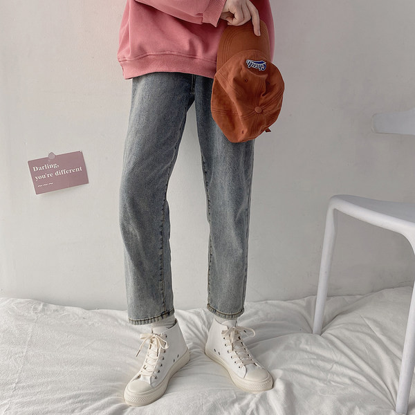 Γυναικεία αθλητικά παπούτσια από ύφασμα με απλικέ και επίπεδη σόλα