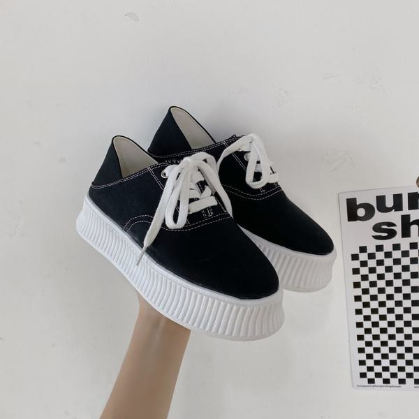 Γυναικεία αθλητικά παπούτσια κλασικό μοντέλο με κορδόνια