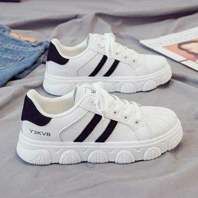 Λευκά, σπορ γυναικεία αθλητικά παπούτσια - κατάλληλα για την άνοιξη